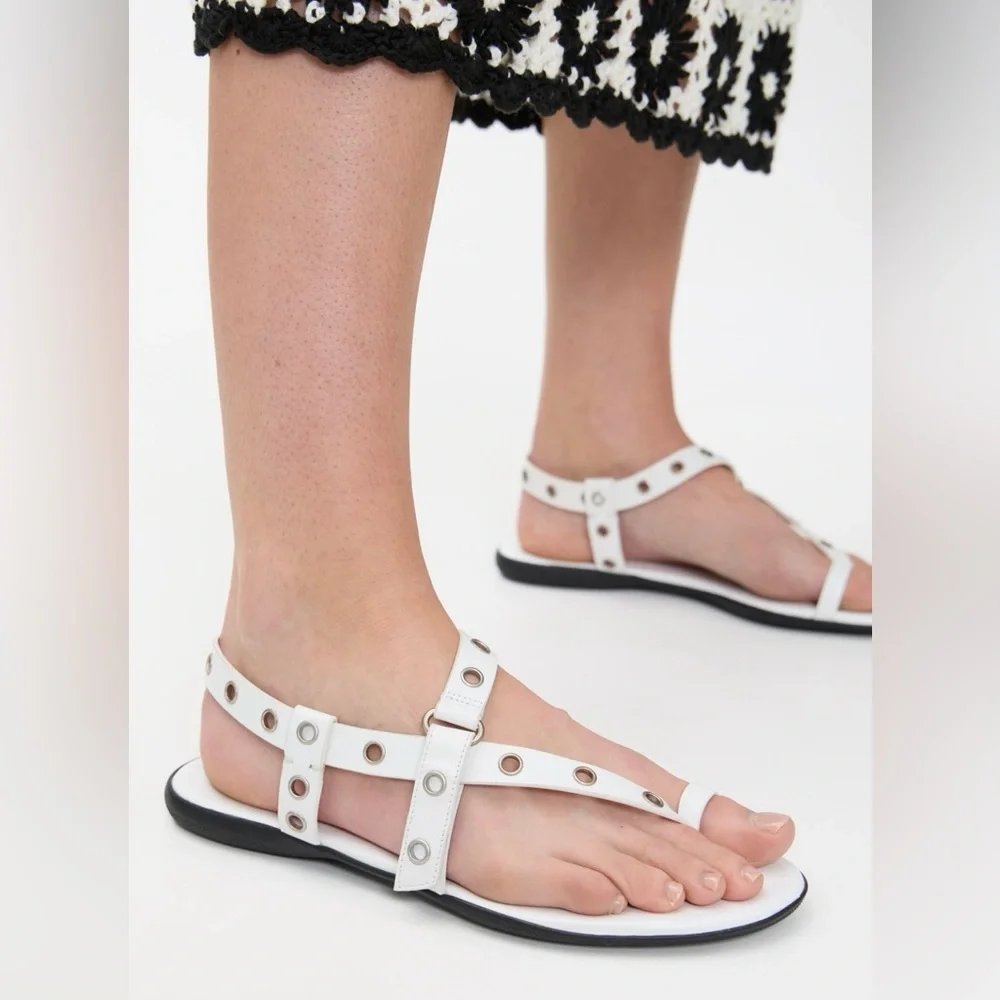 Tory Burch White Leather Sandals Silver Eyelet Toe Ring Flat 8.5 NWT - Picture 2 of 5
